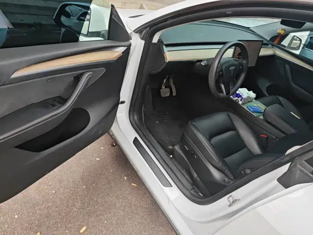 Tesla Model Y — Фото автомобиля 12