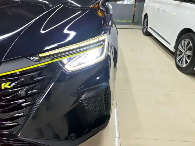 Roewe RX5 — Фото автомобиля 23