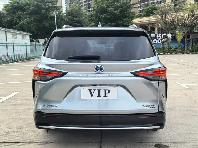 Toyota Sienna — Фото автомобиля 6