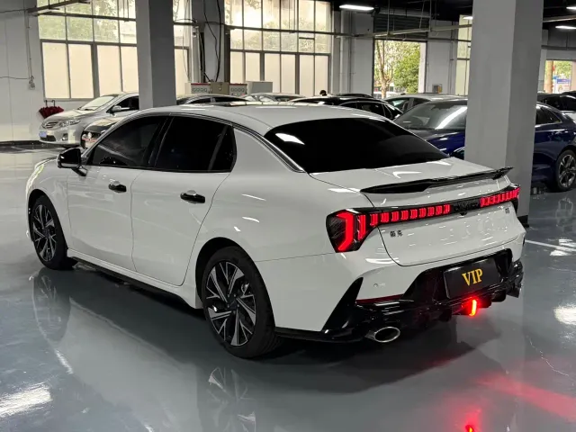 Lynk & Co 03 — Фото автомобиля 14