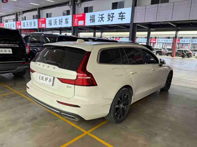 Volvo V60 — Фото автомобиля 8