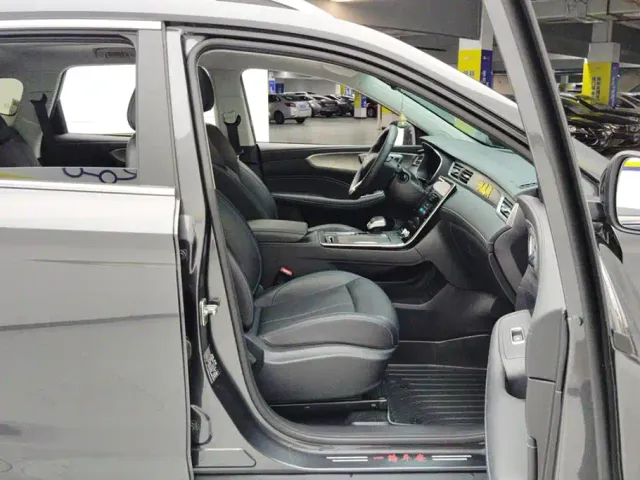 Roewe RX5 — Фото автомобиля 8