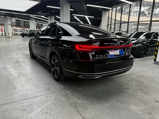 Volkswagen Passat — Фото автомобиля 16