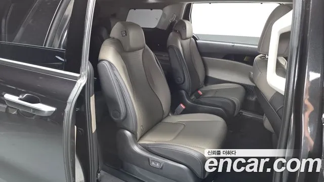 Kia Carnival Generation 4 — Фото автомобиля 11