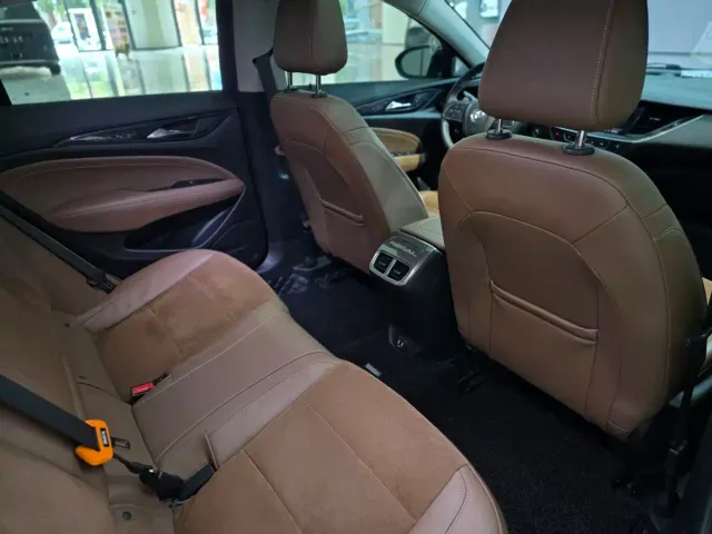 Buick Regal — Фото автомобиля 6