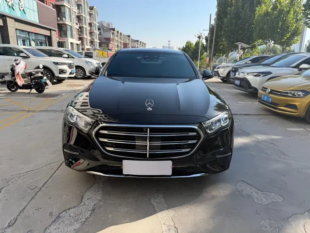Mercedes-Benz E-Class — Фото автомобиля 2
