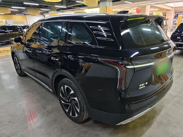 Hongqi HS7 PHEV — Фото автомобиля 4