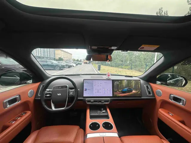 Li Auto L8 — Фото автомобиля 7