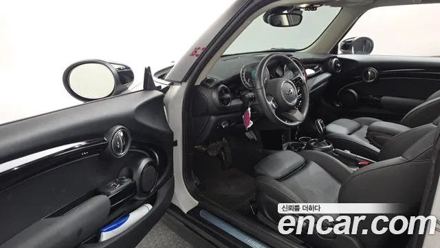 Mini Cooper Cooper Classic Plus — Фото автомобиля 10