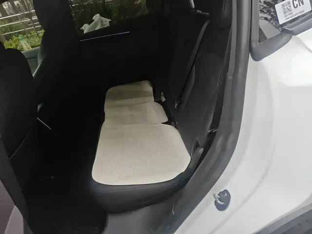 Tesla Model Y — Фото автомобиля 13