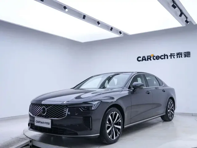 Volvo S90 — Фото автомобиля 11