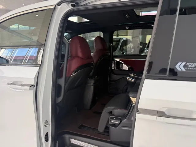 GAC Trumpchi M8 — Фото автомобиля 9