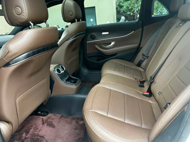 Mercedes-Benz E-Class — Фото автомобиля 7
