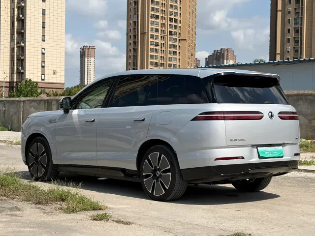 Denza N8L — Фото автомобиля 4