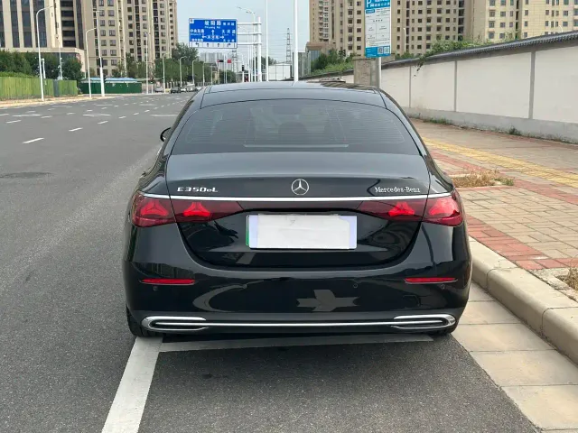 Mercedes-Benz E-Class — Фото автомобиля 8
