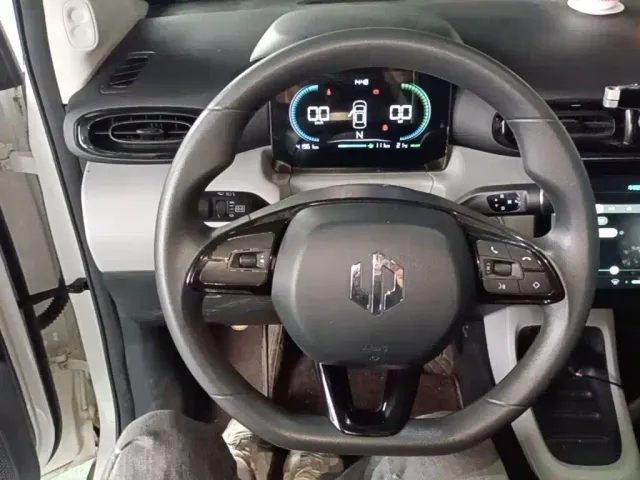 Leapmotor T03 — Фото автомобиля 10
