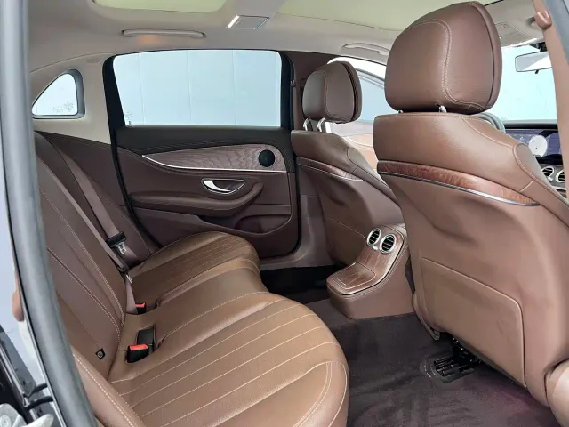 Mercedes-Benz E-Class — Фото автомобиля 11