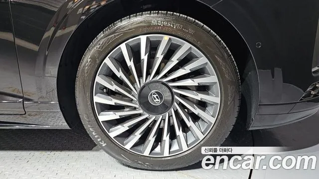 Hyundai Grandeur GN7 — Фото автомобиля 6
