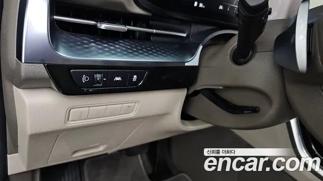 Kia Canival Carnival 4 поколение Бензин 4 места Hi-Limousine — Фото автомобиля 23