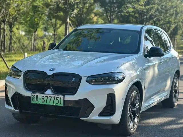 Фотография автомобиля — BMW iX3