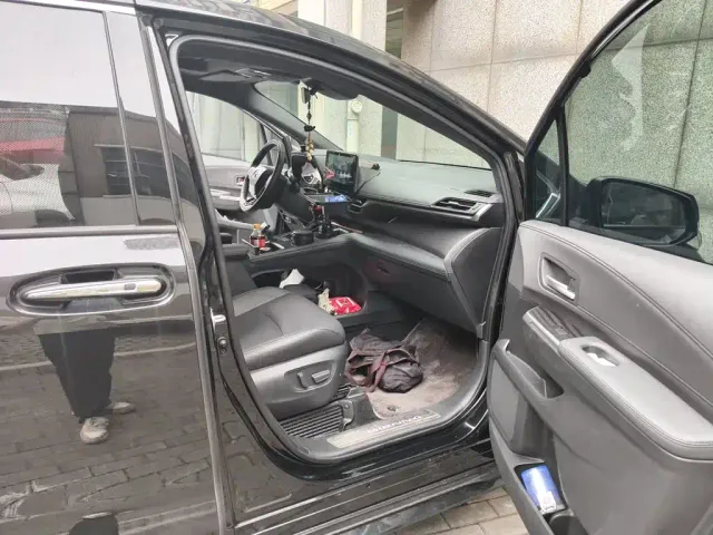 Toyota Sienna — Фото автомобиля 17