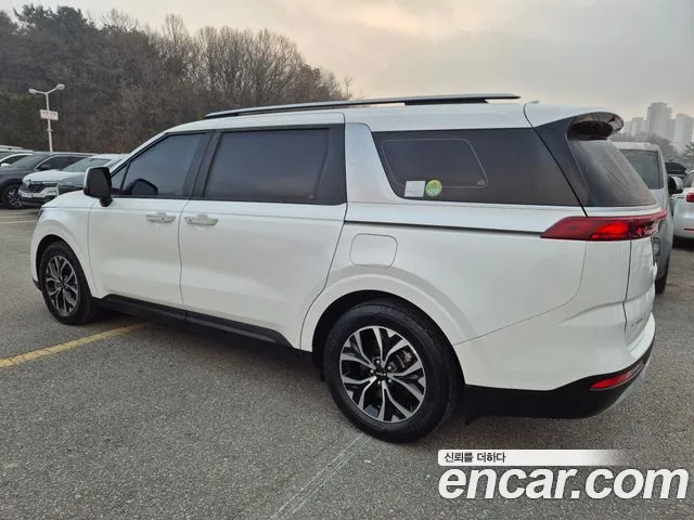 Kia Carnival Generation 4 — Фото автомобиля 5