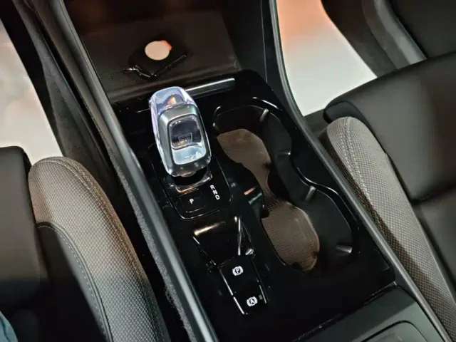 Volvo XC40 — Фото автомобиля 13