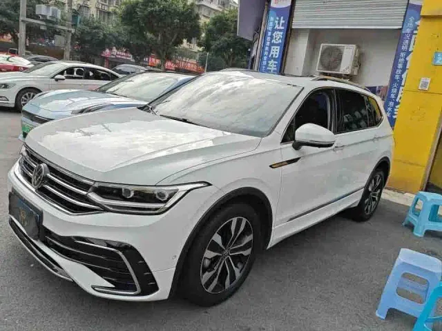 Фотография автомобиля — Volkswagen Tiguan L