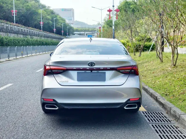Toyota Avalon — Фото автомобиля 3