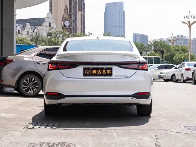 Lexus ES — Фото автомобиля 5