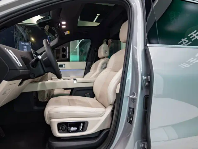 Li Auto L9 — Фото автомобиля 8