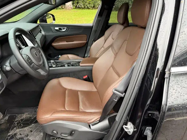 Volvo XC60 — Фото автомобиля 8