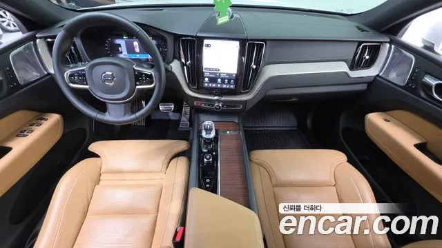 Volvo XC60 2nd Gen — Фото автомобиля 10