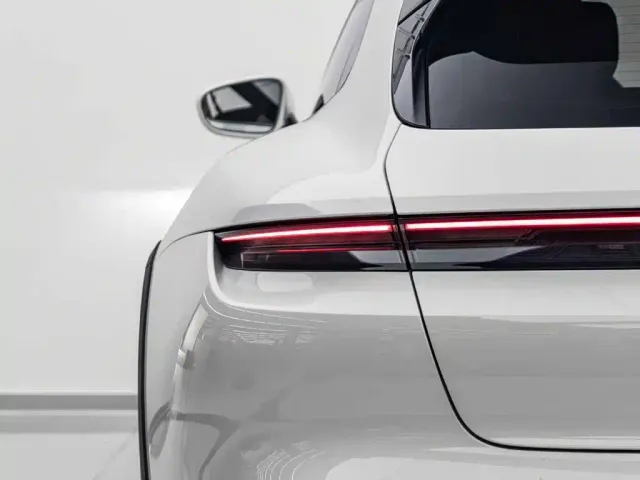 Porsche Taycan — Фото автомобиля 7