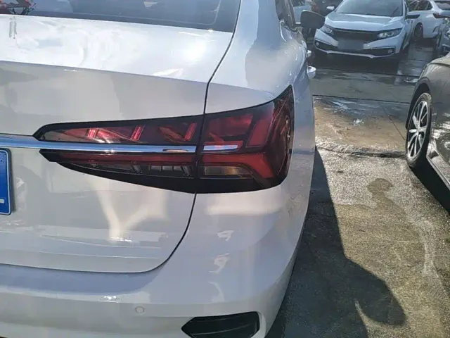 Roewe i5 — Фото автомобиля 7