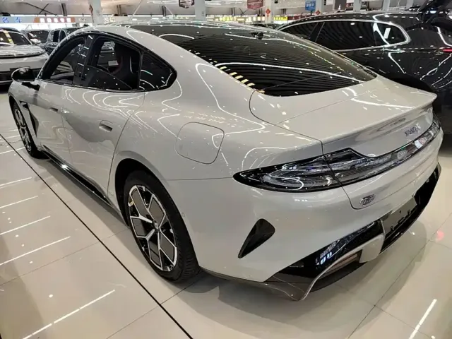 Xiaomi SU7 — Фото автомобиля 4