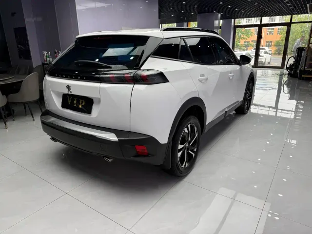 Peugeot 2008 — Фото автомобиля 4