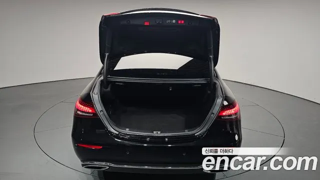 Mercedes-Benz E-Class — Фото автомобиля 30