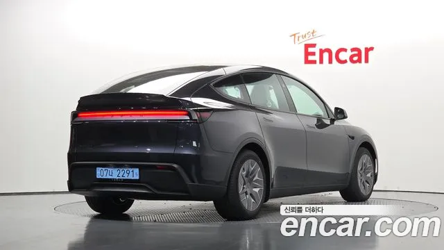 Tesla Model Y — Фото автомобиля 2