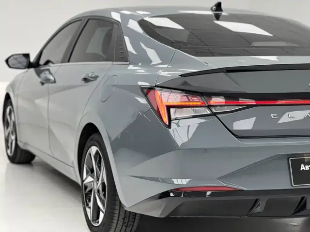 Hyundai Elantra — Фото автомобиля 9