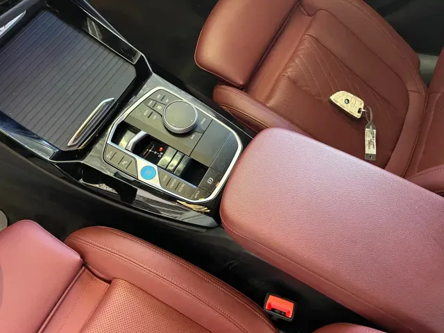 BMW iX3 — Фото автомобиля 17