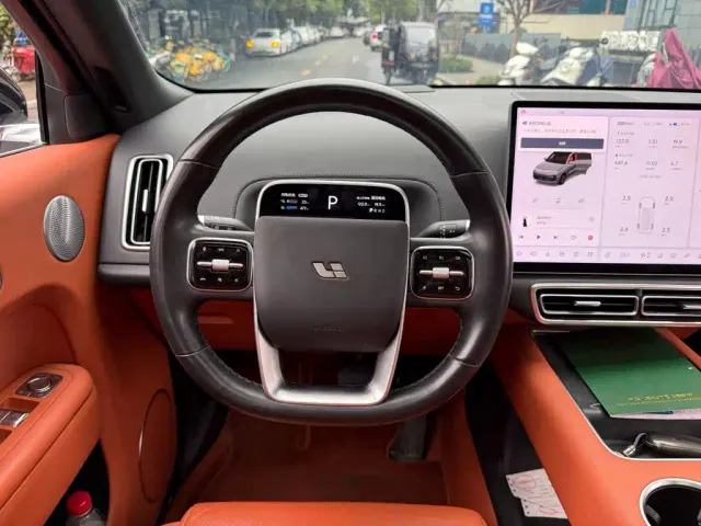 Li Auto L8 — Фото автомобиля 14