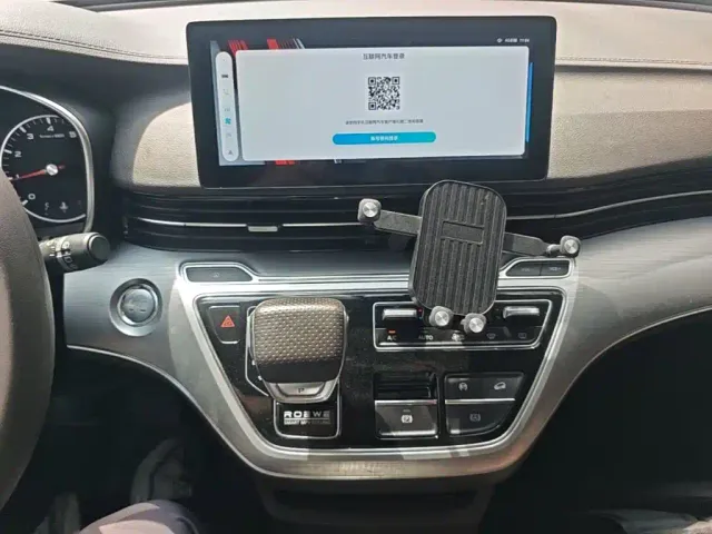 Roewe iMAX8 — Фото автомобиля 12
