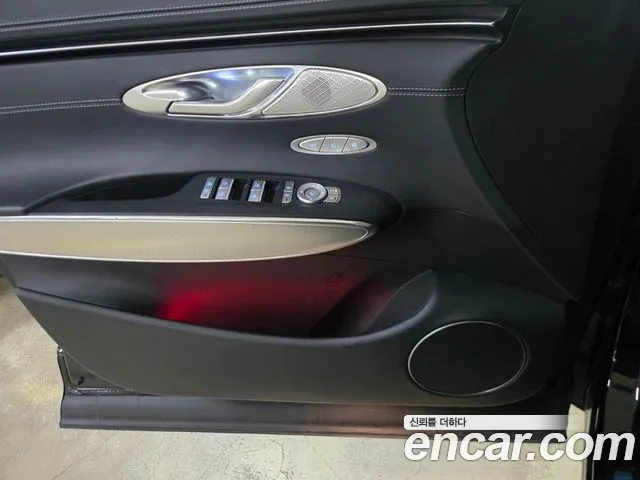 Genesis GV70 — Фото автомобиля 16