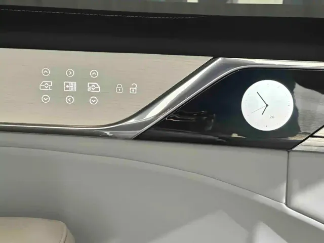 Volvo EM90 — Фото автомобиля 19