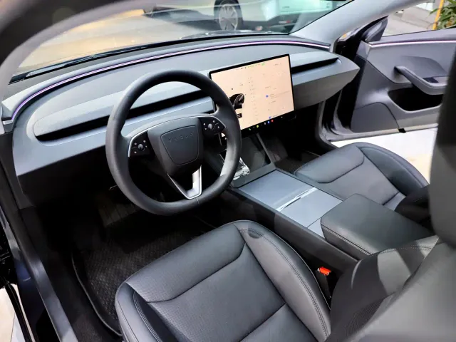 Tesla Model 3 — Фото автомобиля 9