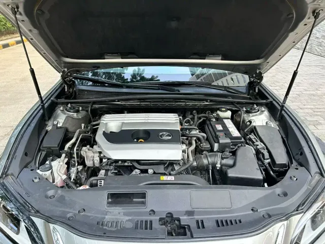 Lexus ES — Фото автомобиля 7