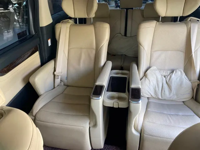 Toyota Alphard — Фото автомобиля 6