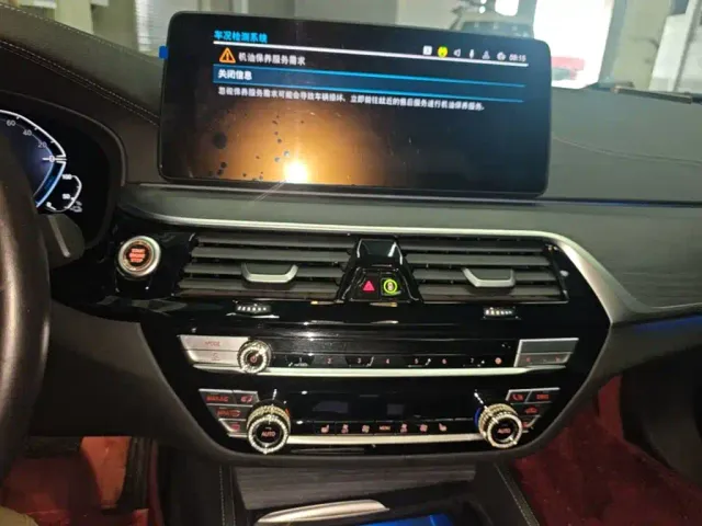 BMW 5 Series — Фото автомобиля 12