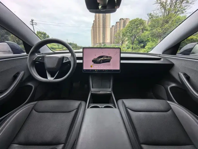 Tesla Model 3 — Фото автомобиля 7